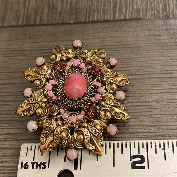 Vintage AUSTRIA Gold-tone Pin with Pink Glass Stones Art Glass Pink Cabochon - Picture 14 of 16